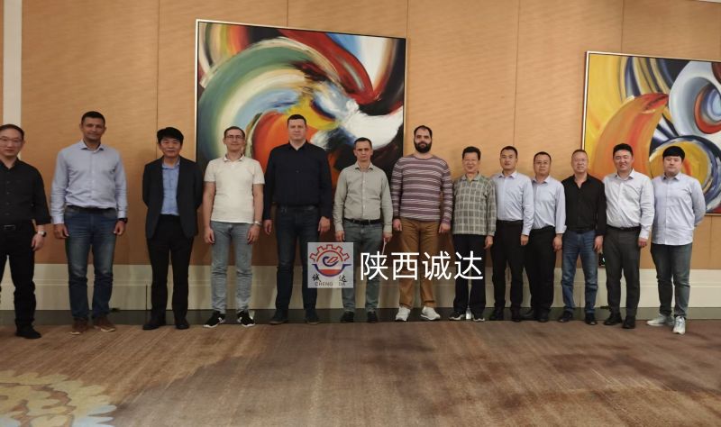陜西誠(chéng)達(dá)工業(yè)爐制造有限公司在南京與俄羅斯客戶交流巖棉電爐項(xiàng)目!