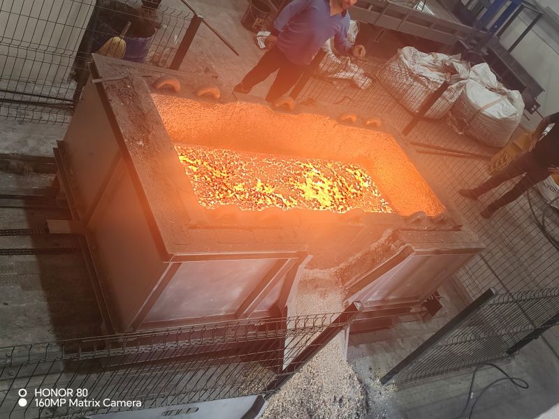 陜西誠達技術(shù)助力，土耳其硼鐵電爐順利出爐